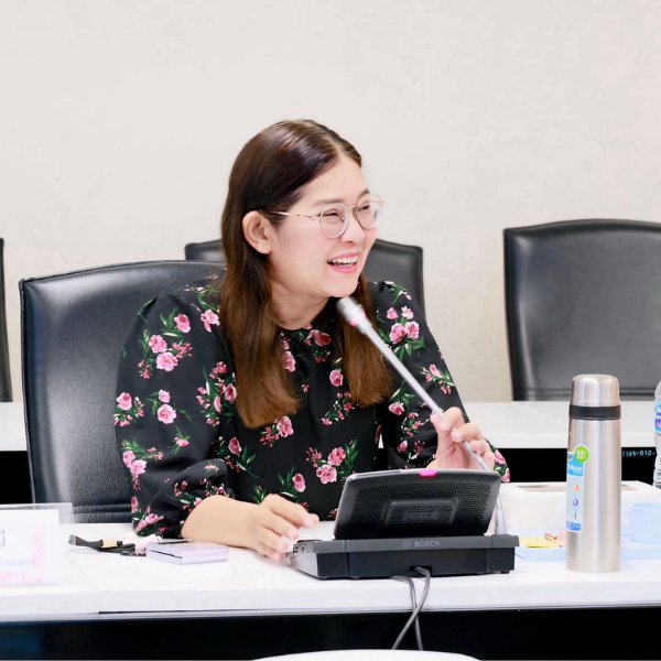 รองศาสตราจารย์ ดร.บุญญรัตน์ โชคบันดาลชัย คณบดีคณะนิติศาสตร์ เป็นประธานเปิดโครงการจัดการความรู้ด้านการผลิตบัณฑิต หัวข้อเรื่อง “สมรรถนะอาจารย์ของสถาบันอุดมศึกษา” โดยได้รับเกียรติจาก ผู้ช่วยศาสตราจารย์ ดร.อังคณา อ่อนธานี อาจารย์ประจำภาควิชาการศึกษา คณะศึกษาศาสตร์ มหาวิทยาลัยนเรศวร เป็นวิทยากร