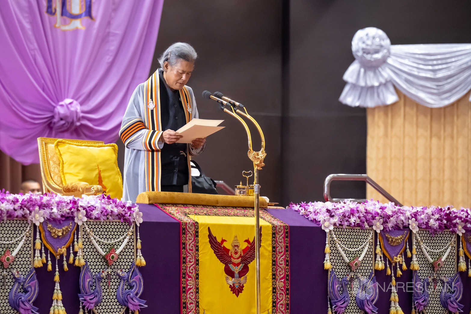 พระบาทสมเด็จพระเจ้าอยู่หัว ทรงพระกรุณาโปรดเกล้าโปรดกระหม่อมให้ สมเด็จพระกนิษฐาธิราชเจ้า กรมสมเด็จพระเทพรัตนราชสุดาฯ สยามบรมราชกุมารี เสด็จพระราชดำเนินแทนพระองค์พระราชทานปริญญาบัตรแก่ผู้สำเร็จการศึกษามหาวิทยาลัยนเรศวร ประจำปีการศึกษา 2567