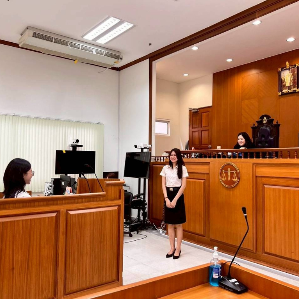 คณะนิติศาสตร์ มหาวิทยาลัยนเรศวร จัดกิจกรรมศึกษาดูงานภาคปฏิบัติเกี่ยวกับกระบวนการยุติธรรมในจังหวัดพิษณุโลก ณ ศาลแขวงพิษณุโลก ให้แก่นิสิตหลักสูตรนิติศาสตรบัณฑิต ชั้นปี 2 โดยมีวัตถุประสงค์เพื่อให้นิสิตได้รับความรู้ความเข้าใจในทางปฏิบัติและขั้นตอนในดำเนินกระบวนพิจารณาของศาลชั้นต้นที่เกี่ยวข้องกับระบบศาลไทย